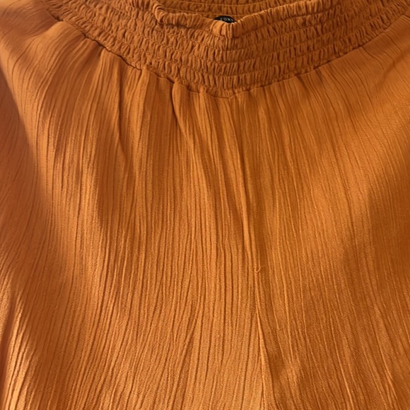 Women’s trousers in the color burnt orange can be dressed up or down - Picture 5 of 8